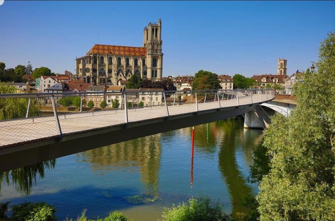 Verdun Mantes-la-Jolie Exterior foto